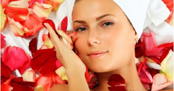 Rose-Petals-Face-Mask-For-Combination-Skin-600x315