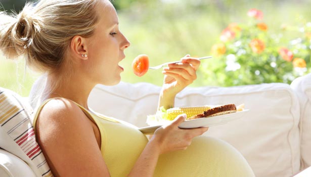 201611081203194137 pregnant women healthy food eating SECVPF