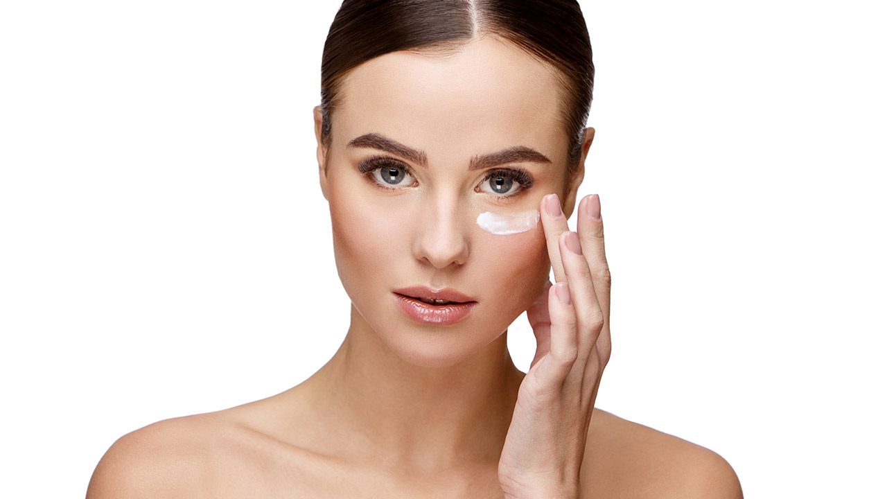 Loreal Paris BMAG Article Skin Care Tips to Helo Reduce the Look of Puffy Under Eyes T
