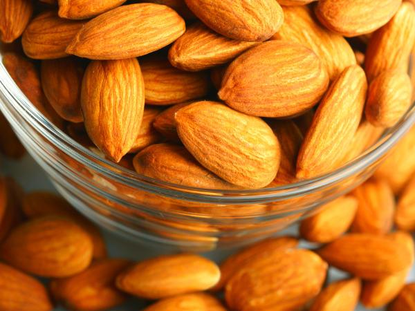 3breastfeedingbenefitsofalmonds